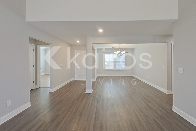 Building Photo - 228 Western Red Cedar Dr