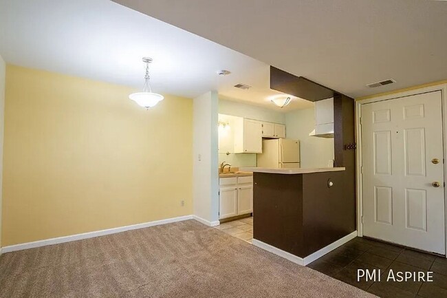 Building Photo - Gunbarrel 2 Bedroom Available Now!