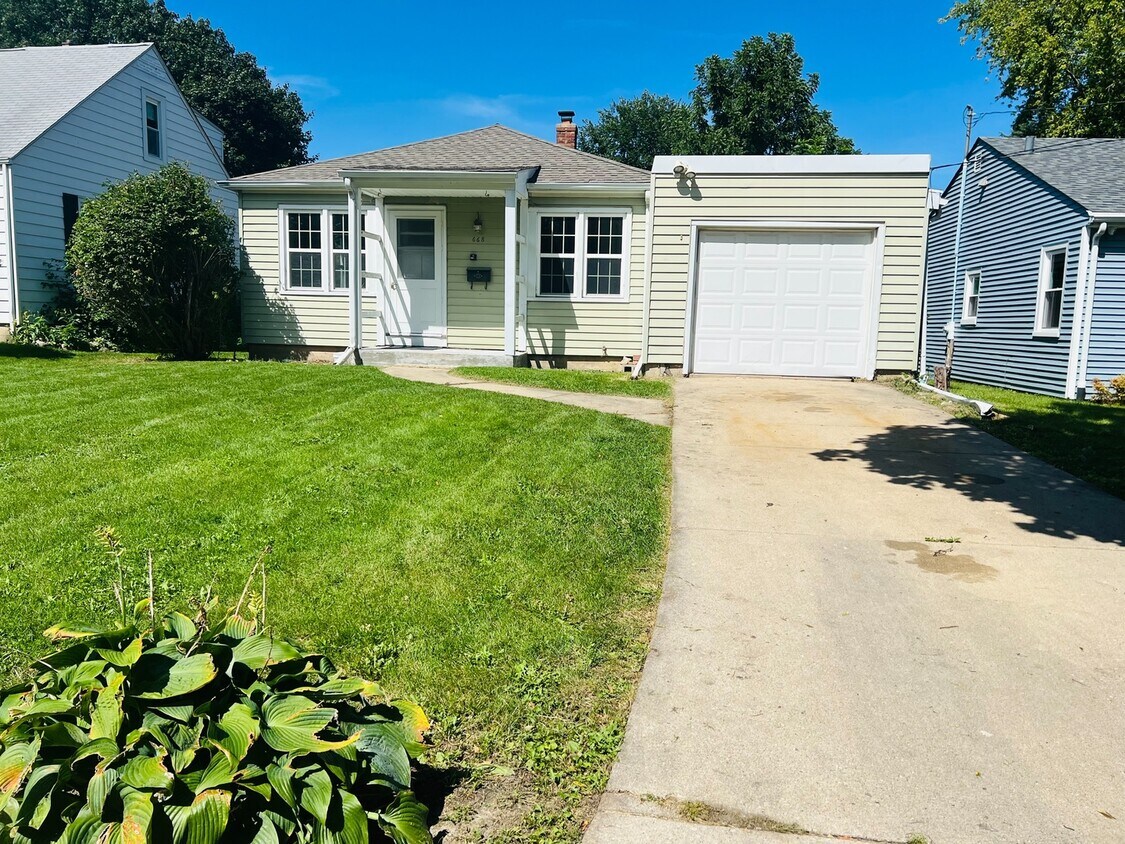 668 St, Elgin, IL 60123 House Rental in Elgin, IL