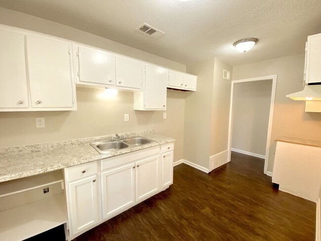 Foto del edificio - 3680 Moccasin Cove