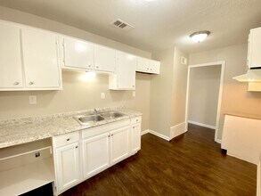 Building Photo - 3680 Moccasin Cove