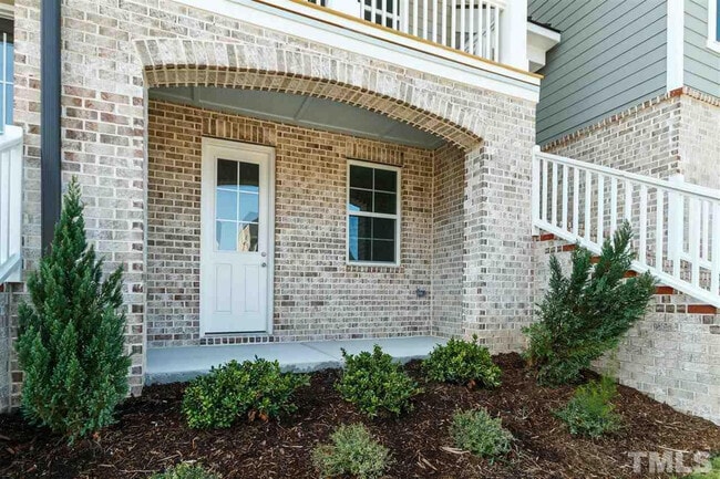 Foto del edificio - Room in Townhome on Mazarin Ln