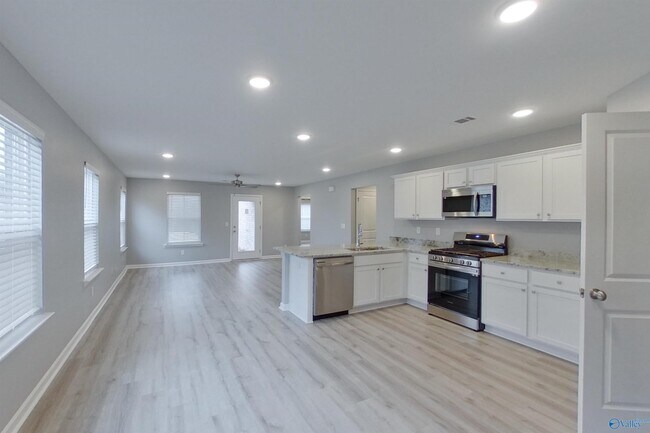 Building Photo - 394 Angela St