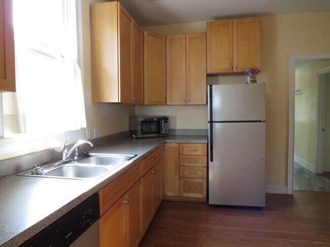 Building Photo - 935 Ebner St