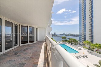 Building Photo - 1717 N Bayshore Dr