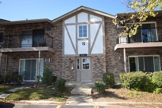 Building Photo - 9S120 Lake Dr Unit 201