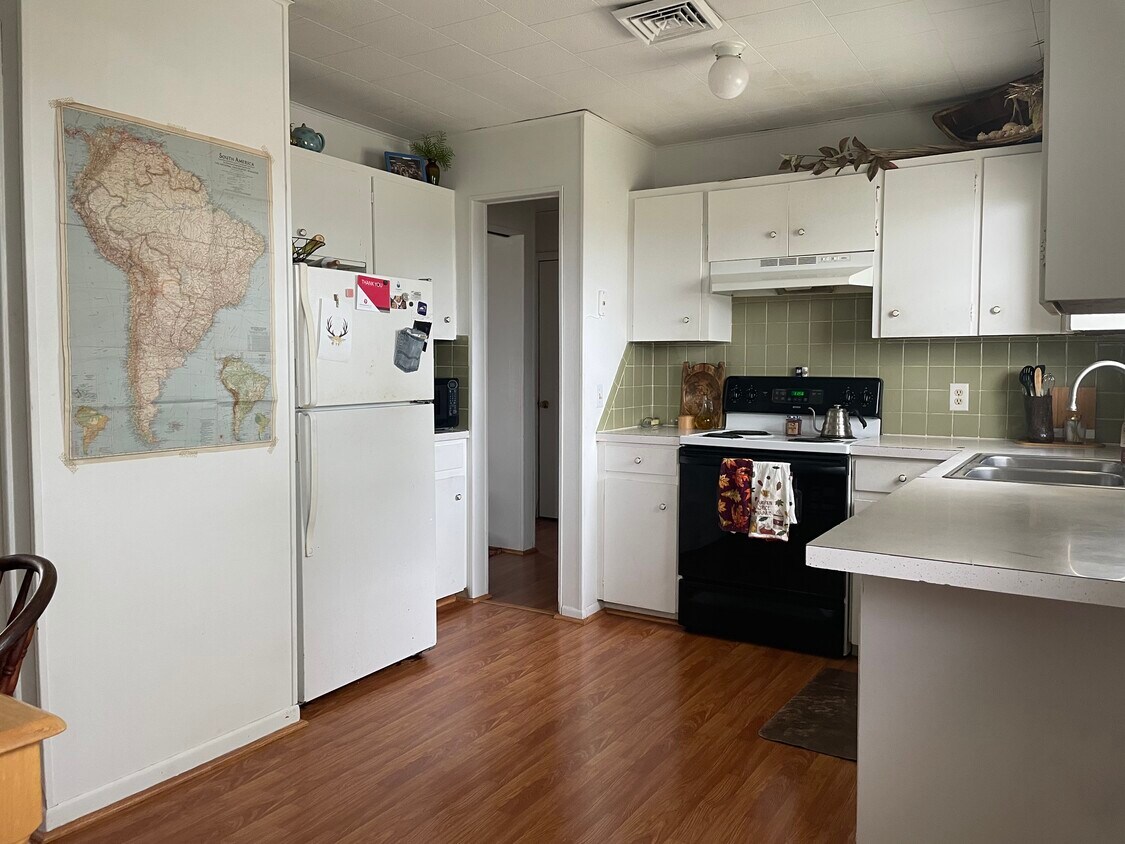 1420 S Clark Ave, Bolivar, MO 65613 House Rental in Bolivar, MO