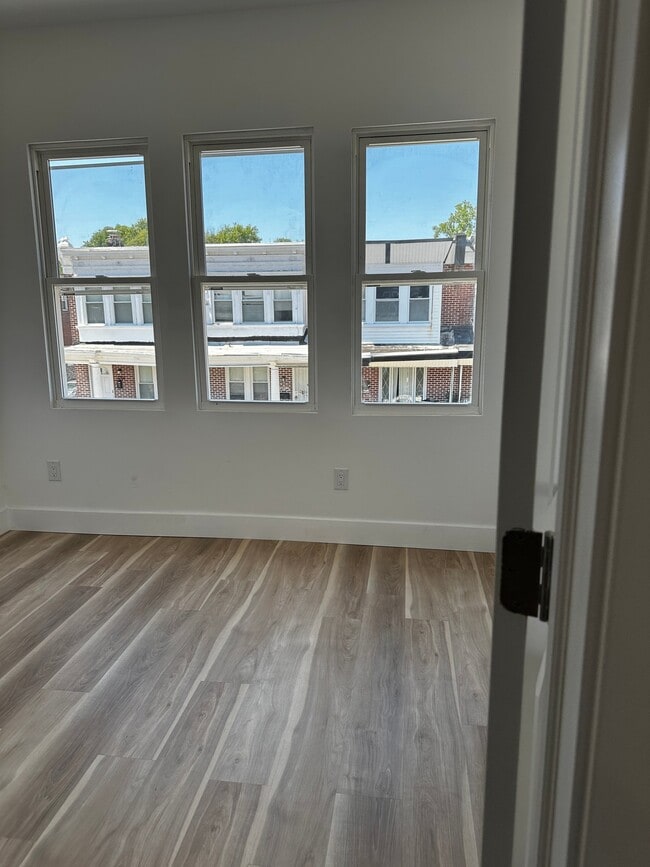 Photo - 1204 E Stafford St Apartment