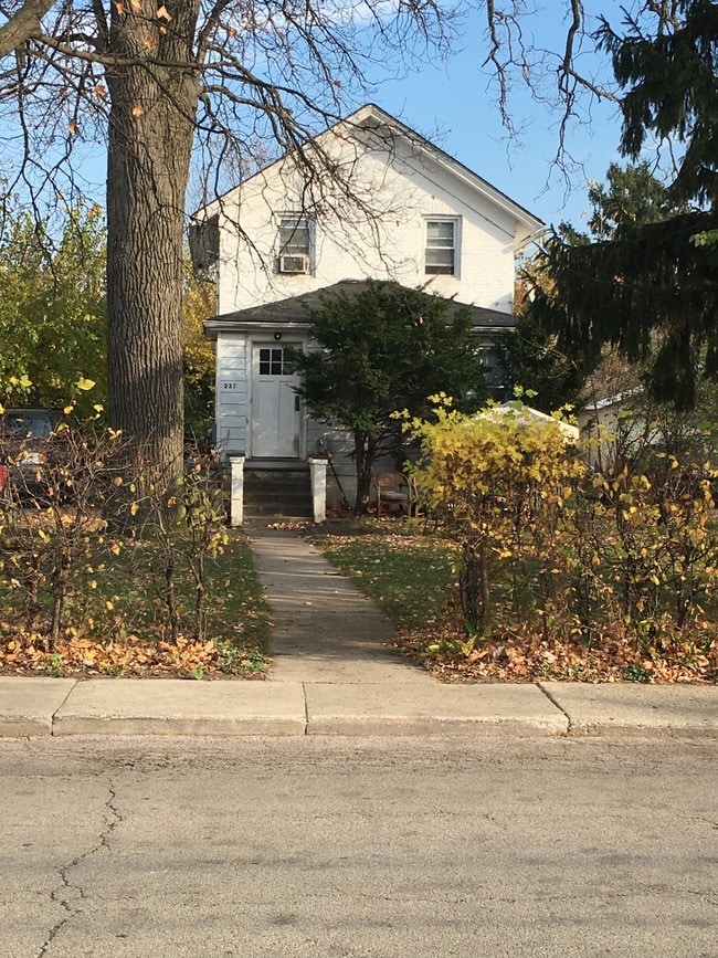 237 High St, Highwood, IL 60040 Apartments Highwood, IL