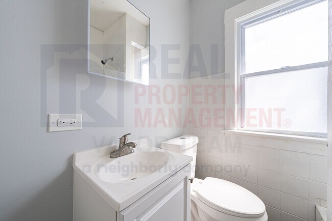 Foto del edificio - 2040 W 103rd St