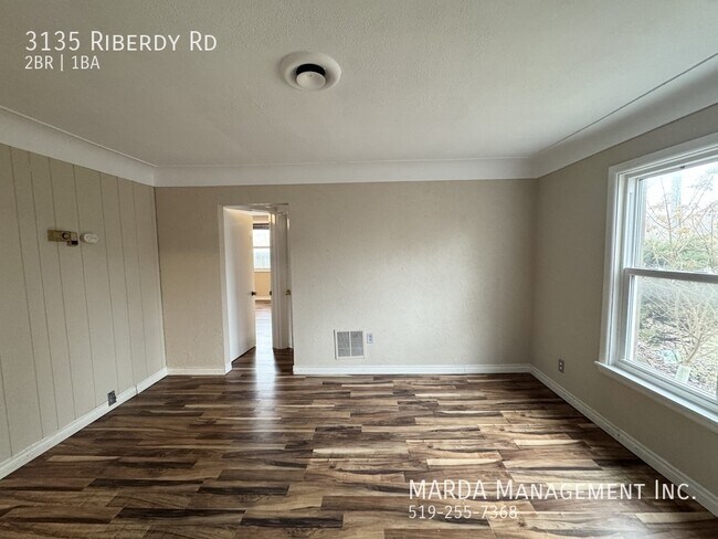 Photo du bâtiment - CHARMING 2 BED/1BATH BUNGALOW W/ POOL + UTILITIES