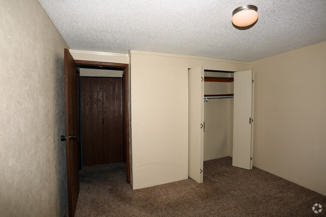 Interior Photo - Broadview Oaks