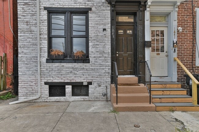 Building Photo - 4 Bedroom Single Family Home on Susquehann...