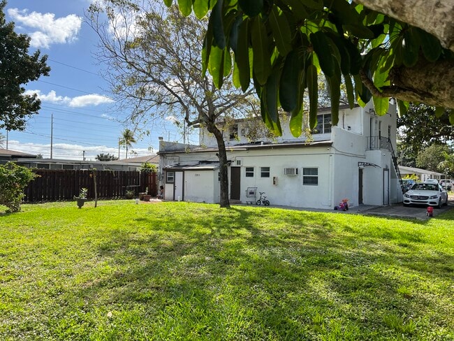 Photo - Hollywood Multifamily Apartment