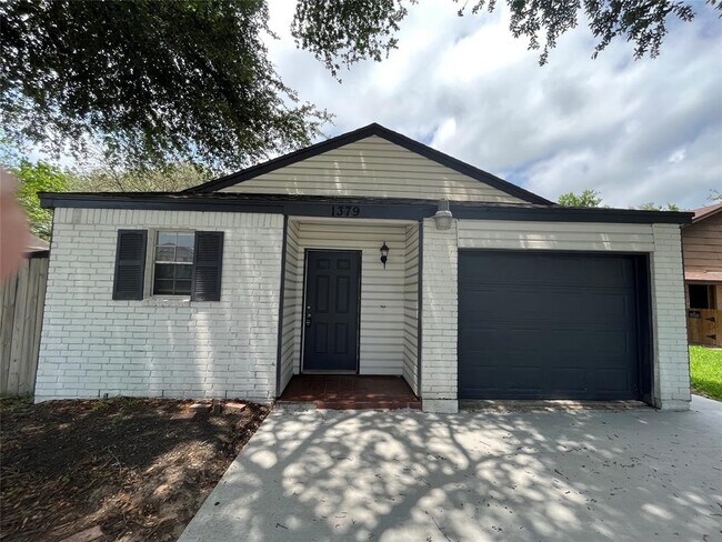 Building Photo - 1379 Dell Dale St