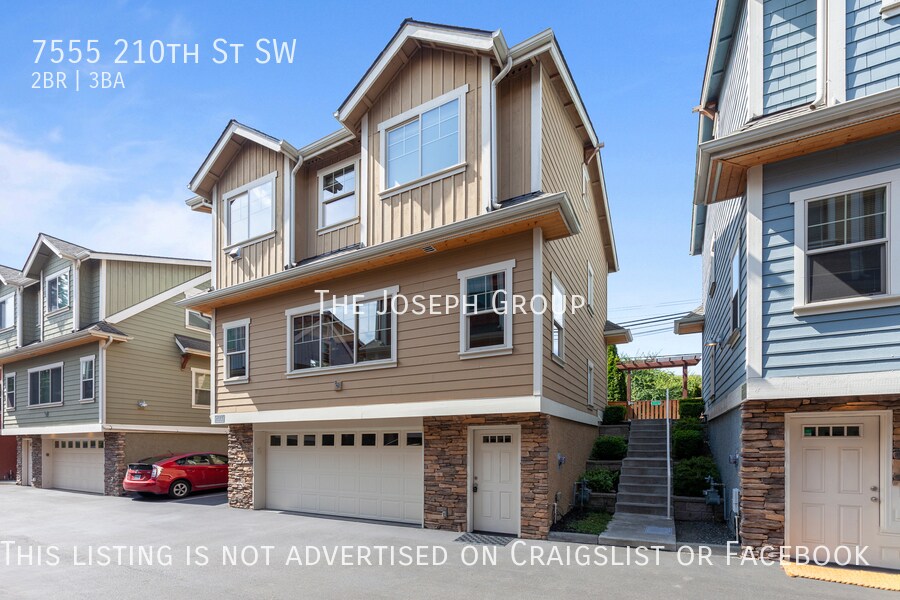 Primary Photo - Stunning 2BD/2.5BA Edmonds Townhome!