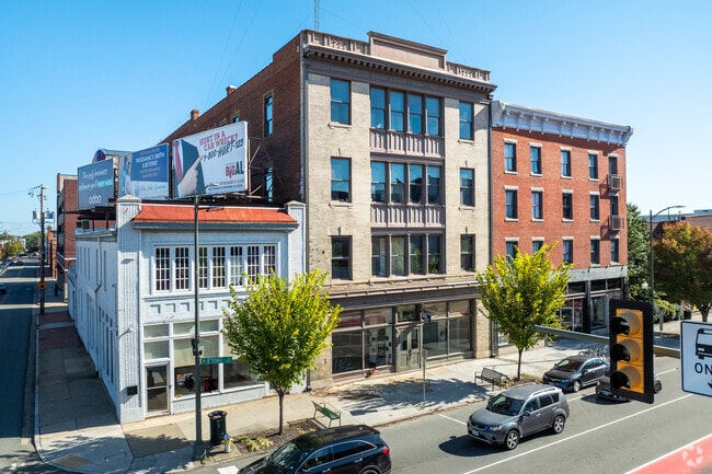 Building Photo - 1322 W Broad St
