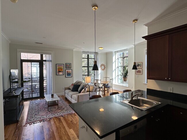 Foto del edificio - 224 S Laurens St