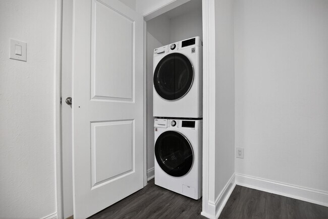 Mejora tu estilo de vida en The Woods at Ambler, una comunidad de Eagle Rock, donde la comodidad se fusiona con el estilo. Disfruta de lavandería en la unidad para una vida sin complicaciones. ¡No te pierdas esta oportunidad excepcional! ¡Programa tu visita hoy mismo! - The Woods at Ambler, an Eagle Rock Community