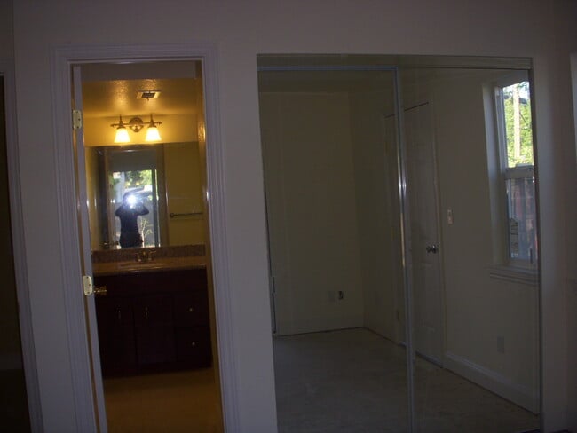 Building Photo - 4170 Perkins Ct