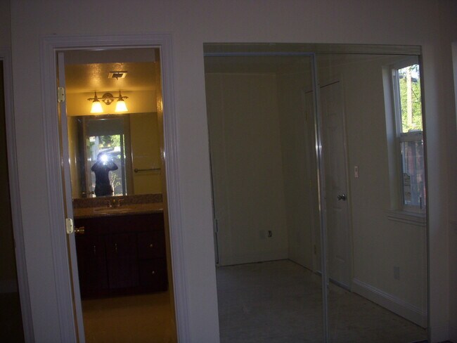 Foto del edificio - 4170 Perkins Ct