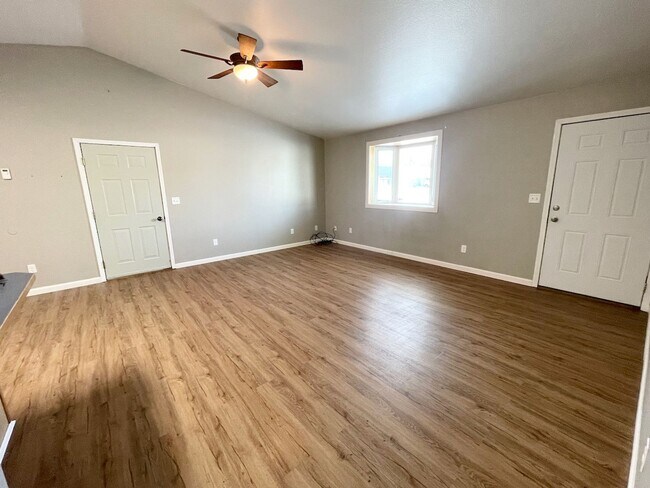 Building Photo - 2bd, 2 Bath Home for Rent in North Pole - FUEL INCLUDED!