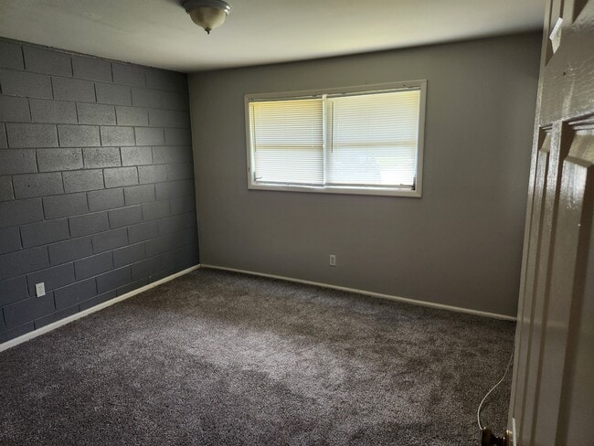 Building Photo - 306 Clifton Dr