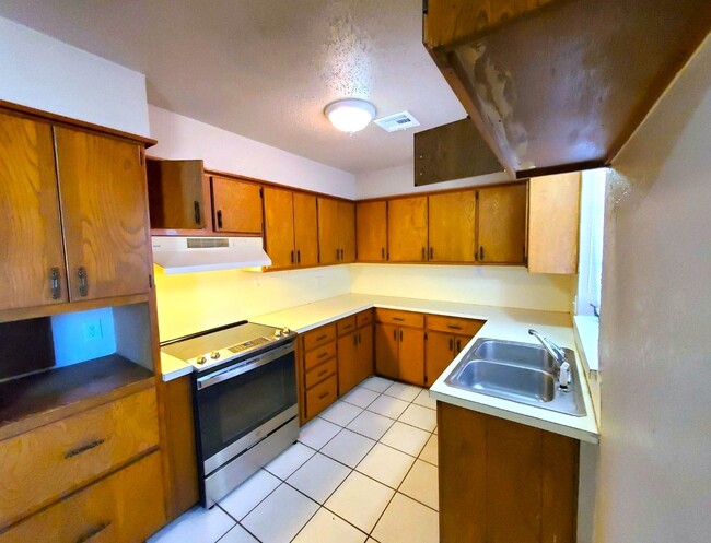 Building Photo - 261 E Key Blvd