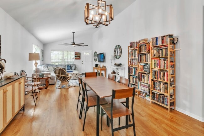 Building Photo - 406 Beltrees St