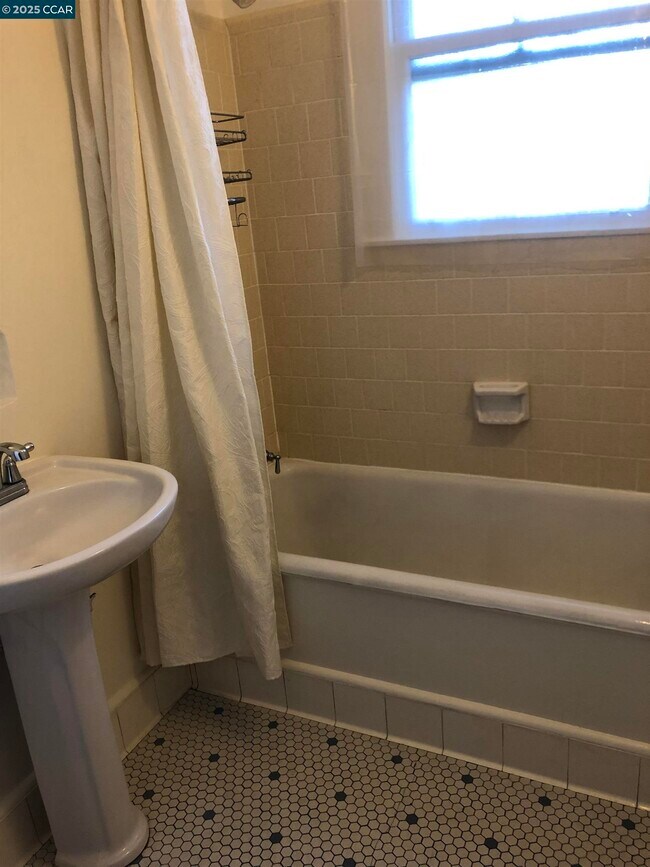 Building Photo - 4003 Park Blvd