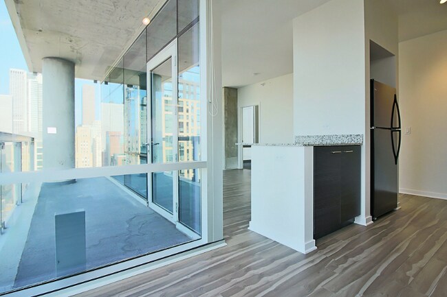 Foto del edificio - 798 N La Salle St