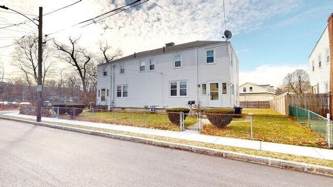 Building Photo - 8 Arnold St