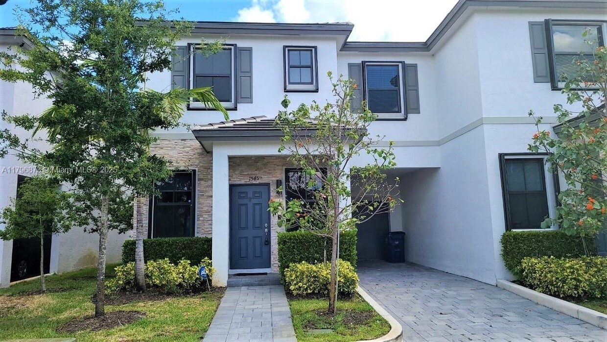 Primary Photo - 1545 SW 28th St