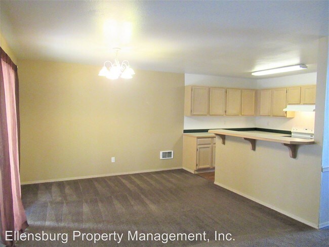Building Photo - 3 br, 2.5 bath Apartment - 406 E Helena Ave.