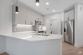 1BR, 1BA - 717SF - Kitchen - Aura Main Street