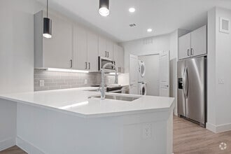 1BR, 1BA - 717SF - Kitchen - Aura Main Street