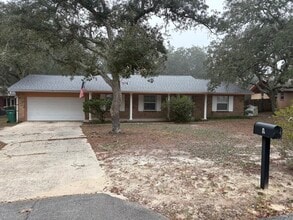 Building Photo - 6 Dogwood Ln