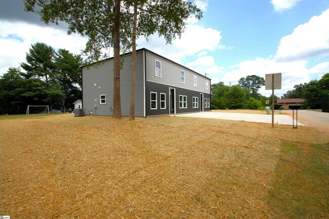 Foto del edificio - 402 Sierra Rd
