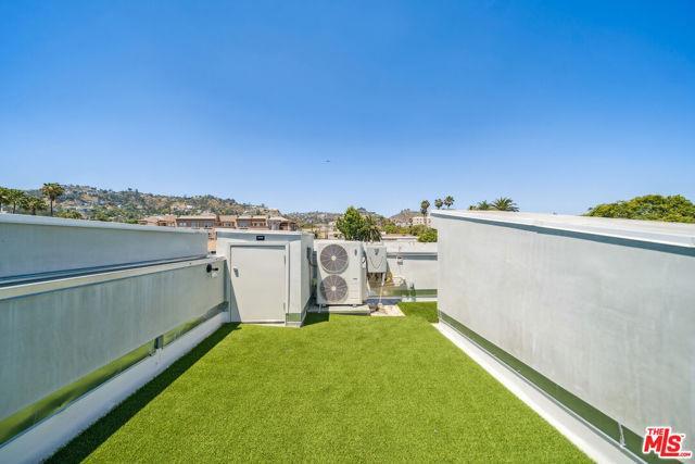 Foto del edificio - 1223 Hayworth Ave