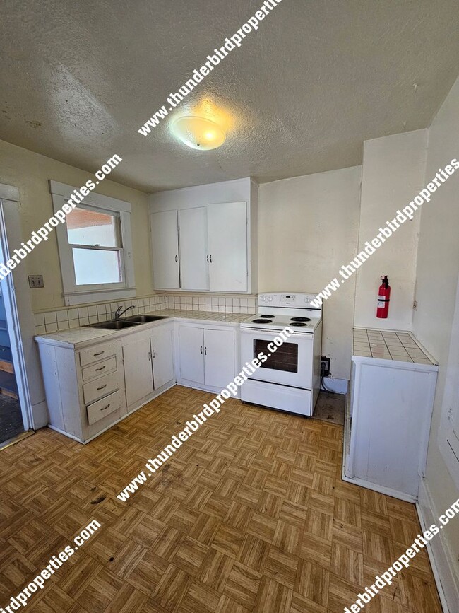 Foto del edificio - 2 bedroom, 1 bath near CNM and UNM