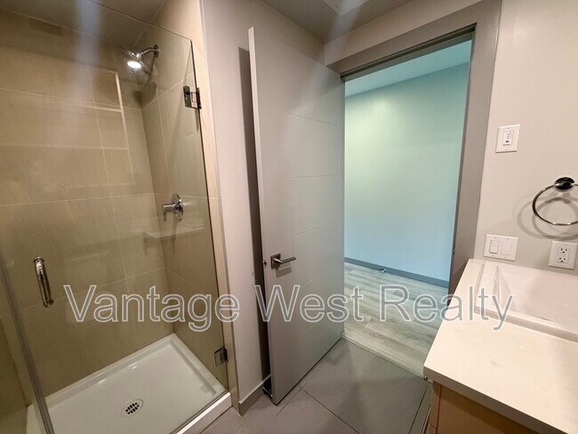 Photo du bâtiment - 345-345 Dougall Rd N