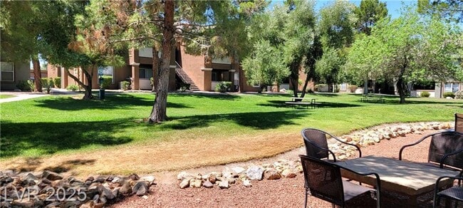 Building Photo - Well-Designed Silverado Ranch Condo | Spli...