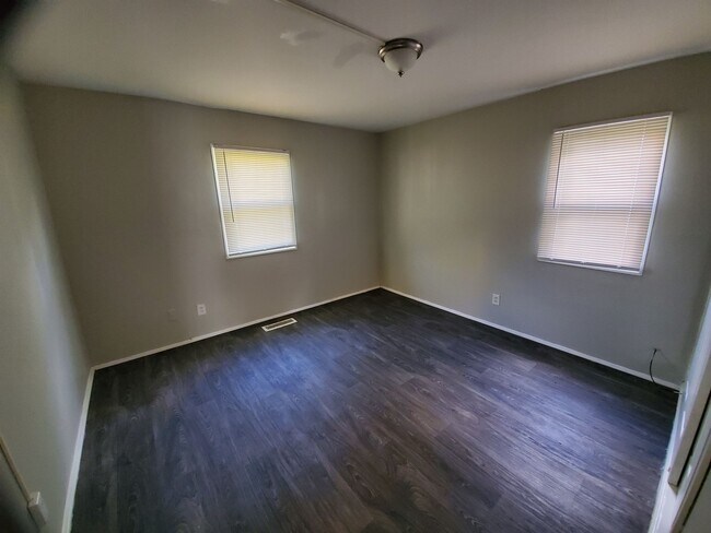 Building Photo - 4248 Hickory Ln