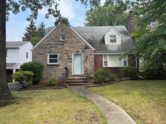 Foto del edificio - 649 Oakdene Ave