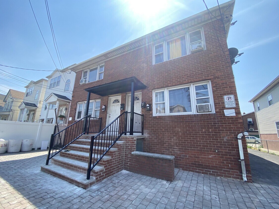 232 Delaware St Unit 1L, Elizabeth, NJ 07206 Room for Rent in
