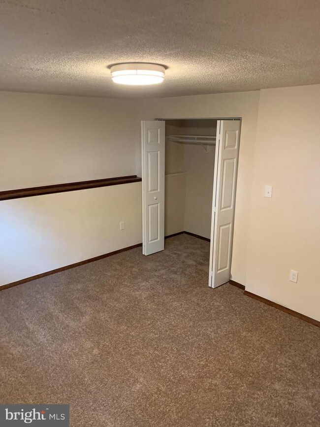 Building Photo - 2325 Ironwood Dr