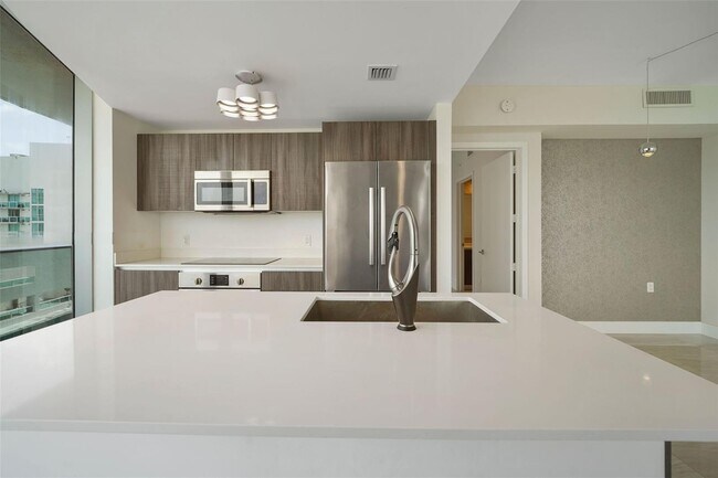 Foto del edificio - 488 NE 18th St