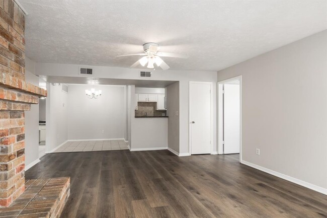Foto del edificio - 10555 Turtlewood Ct