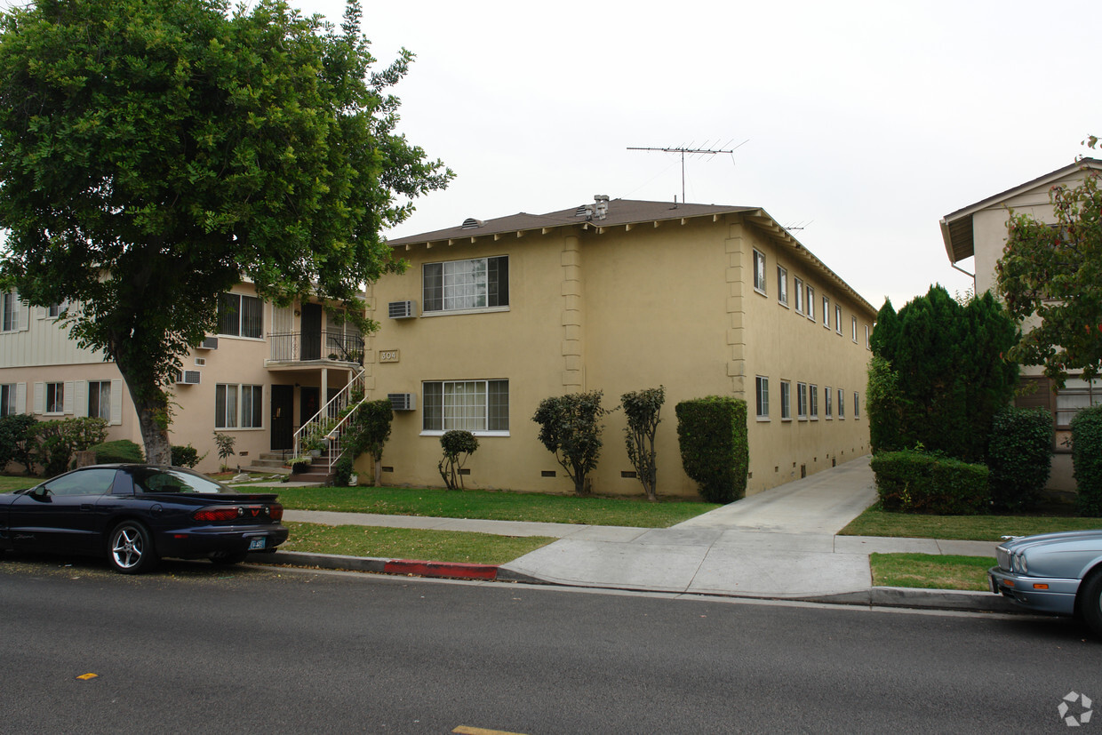 Building Photo - 304 E Maple St