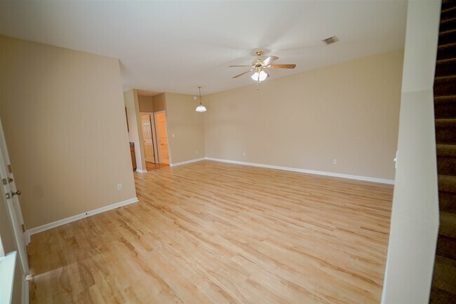 Building Photo - 2200 Pine Landing Ct
